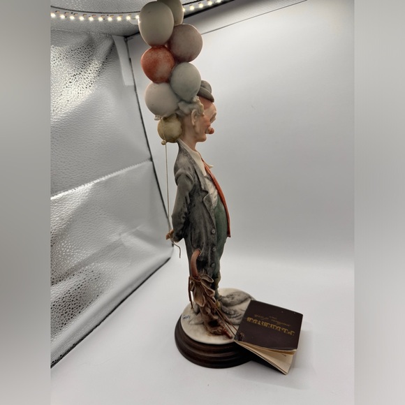 GIUSEPPE ARMANI FIGURINE HOBO CLOWN WITH BALLOONS, 14 1/4" TALL, SIGNED - Picture 8 of 9